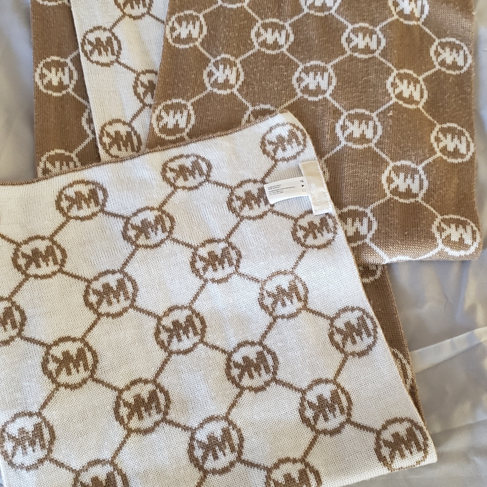 MK scarf